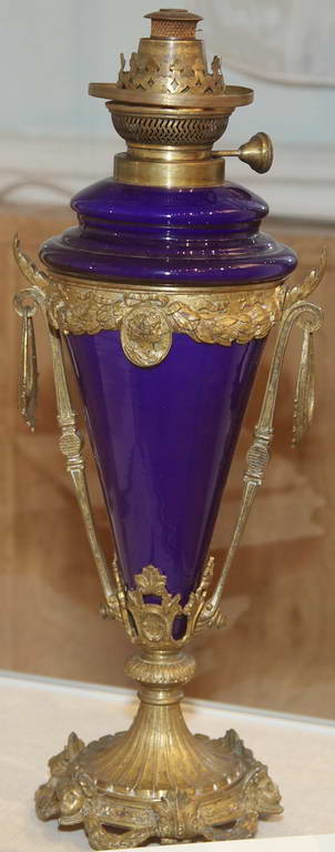 Лампа керосиновая XIX век, стекло, металл.