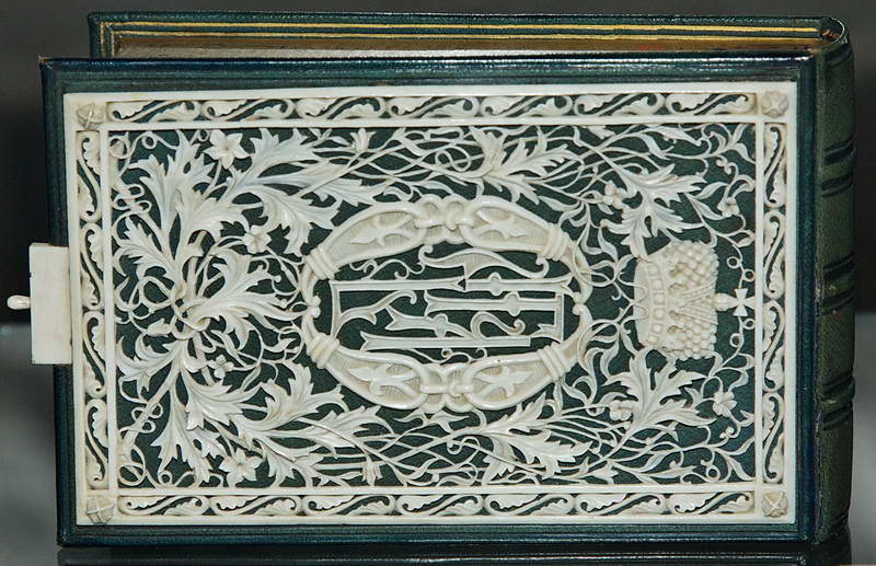 Футляр сувенирный с надписью «Воспоминание Петербурга»  Начало ХХ века дерево, кость, ткань