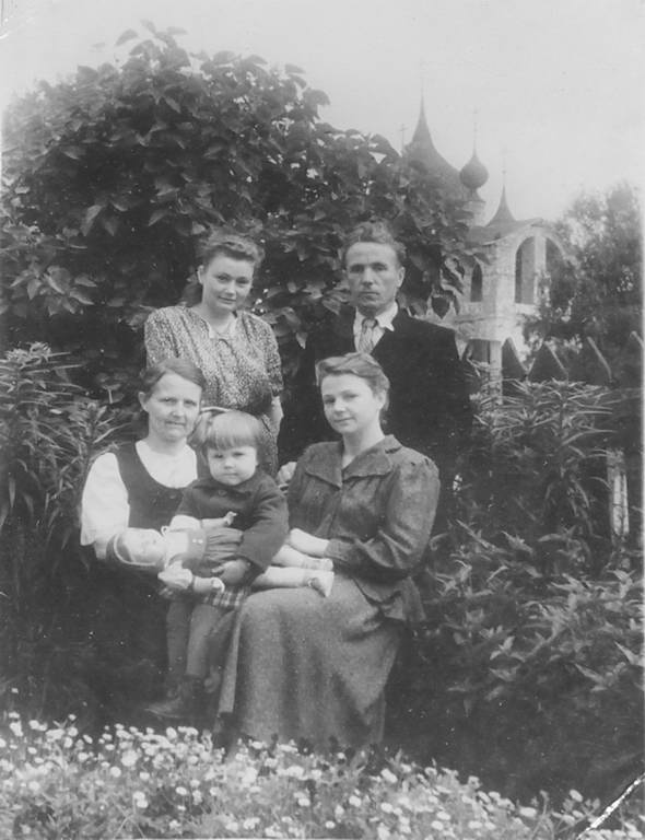 Семейное фото Потехиных 1950 год