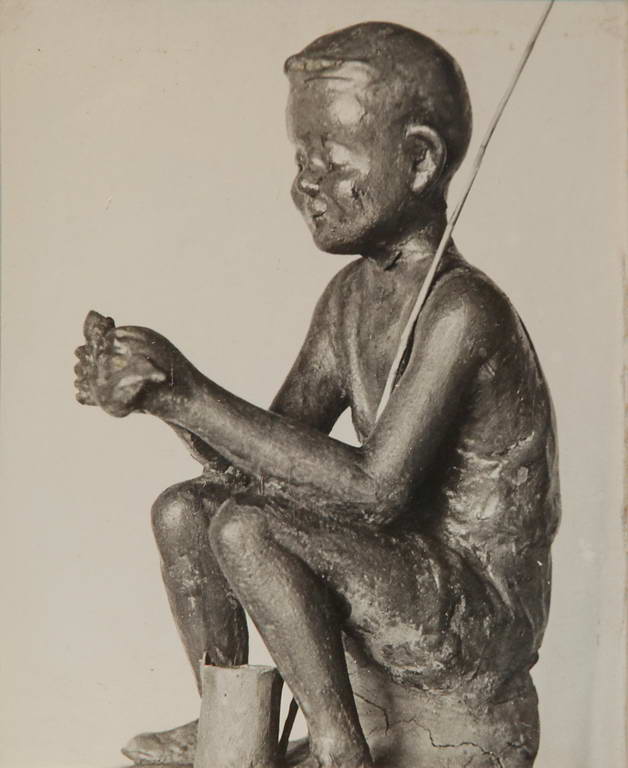 Скульптура Любитель рыболов, автор И.Н. Потехин